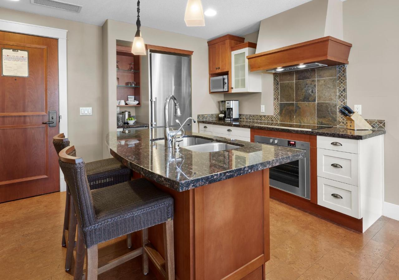 Star Suite -Luxurious Condo With 3 Fireplaces, And Open Pool! Canmore Exterior photo